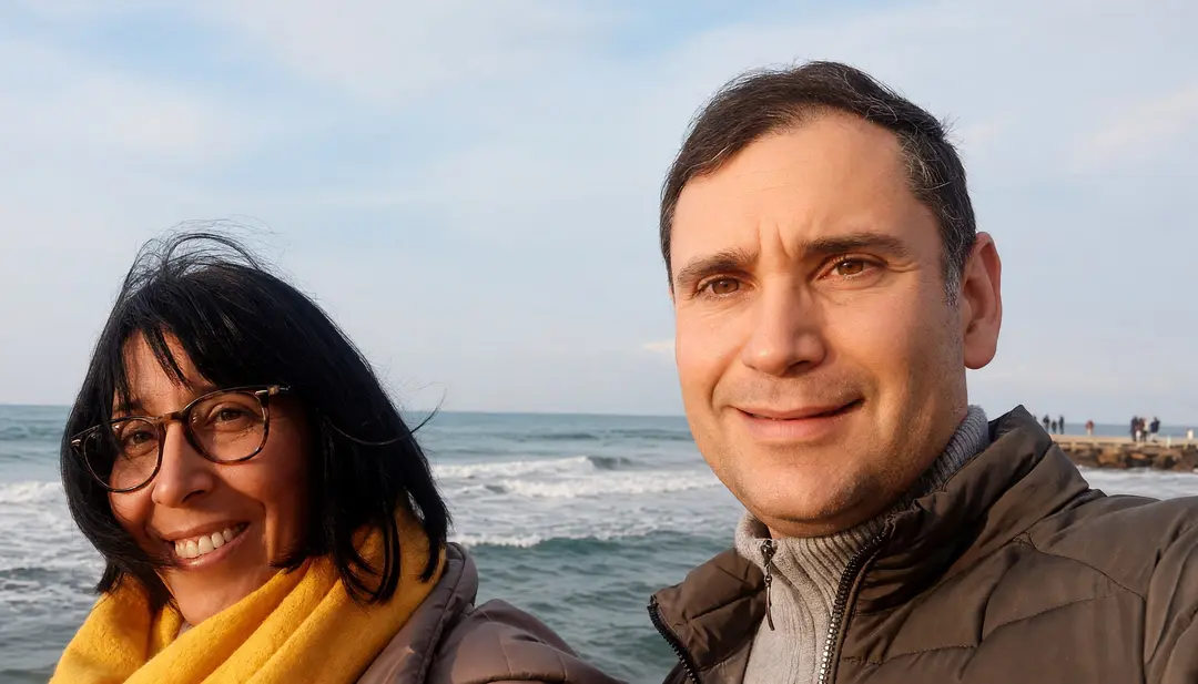 Enrica e Davide, i padroni di casa, in riva al mare