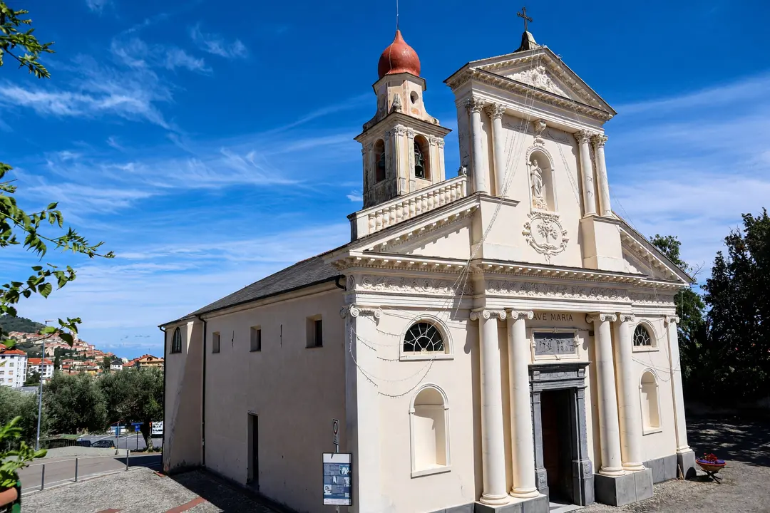 Il Santuario della Madonna della Rovere con il suo campanile